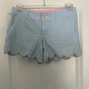 Lilly Pulitzer Buttercup Scalloped Shorts in Blue Seersucker, size 4
